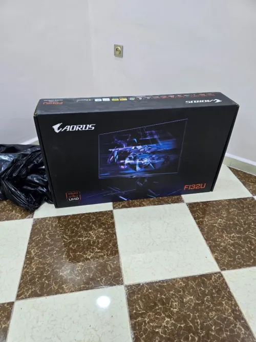 ECRAN AORUS FI32U 
