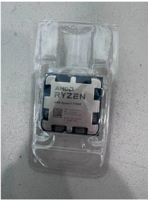 Ryzen 7 7700x Tray j'amais utilise
