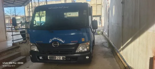 TOYOTA HiNO 611 à benne 2012