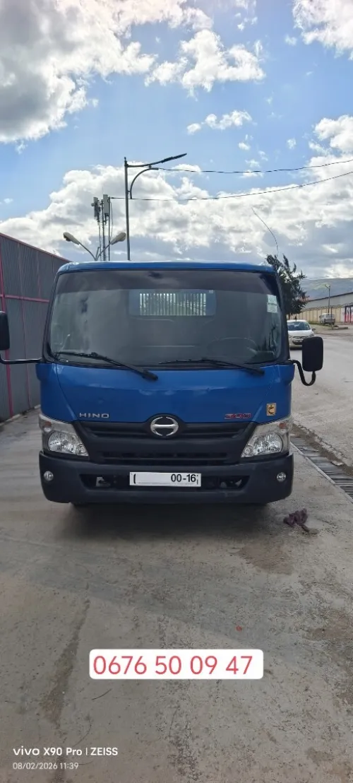 TOYOTA HiNO 611 à benne 2012