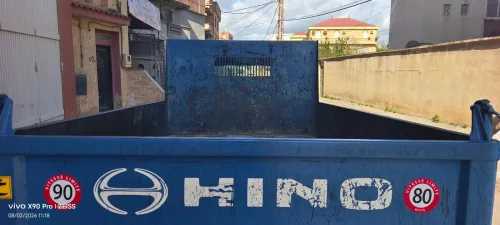 TOYOTA HiNO 611 à benne 2012