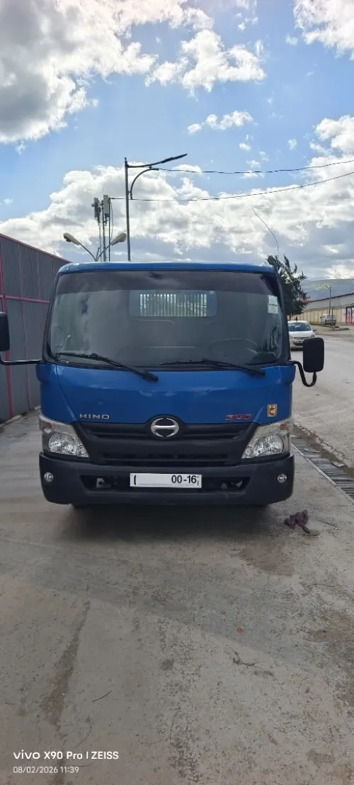 TOYOTA HiNO 611 à benne 2012