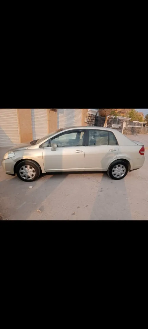 Nissan Tiida 4 portes 2007 Tiida 4 portes