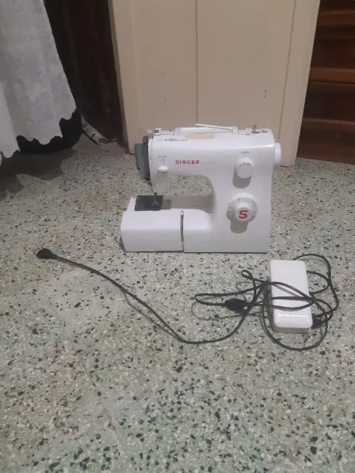 آلة خياطة 