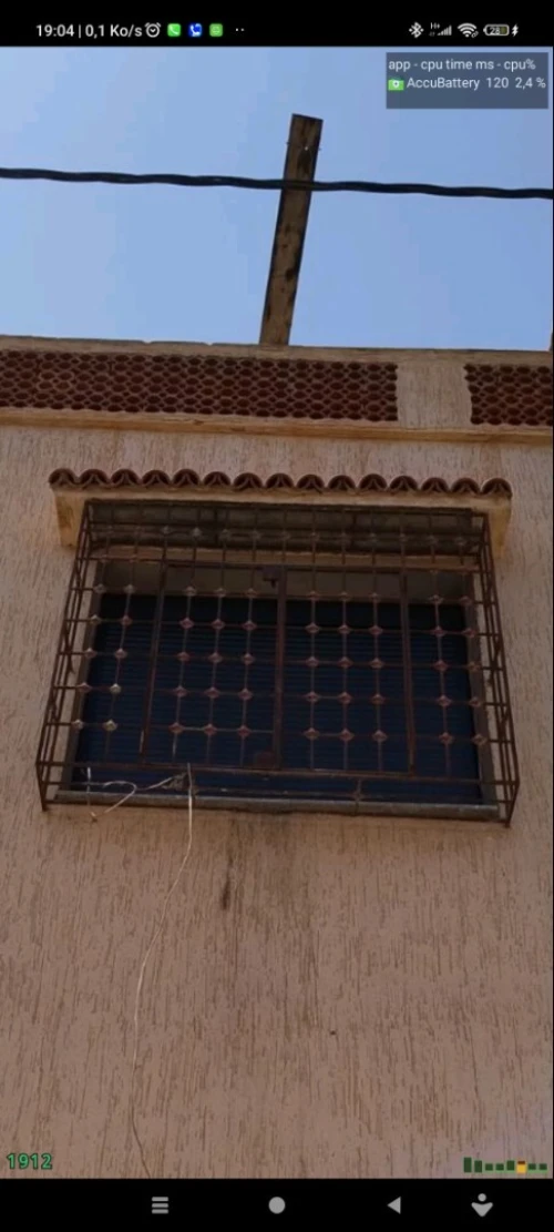 Porte garage metalique et fenêtres 