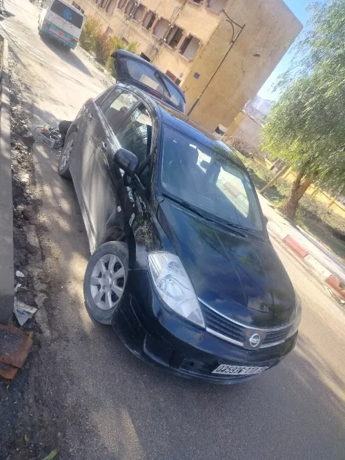 Nissan Tiida 5 portes 2010 Tiida 5 portes
