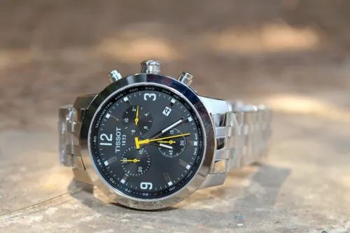 Montres pour hommes TISSOT PRC 200 Nouveau modèle Noire/Jaune