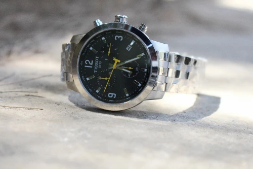 Montres pour hommes TISSOT PRC 200 Nouveau modèle Noire/Jaune