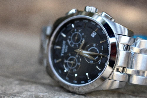 Montres pour hommes TISSOT Couturier Acier