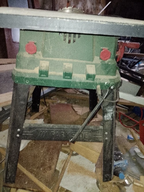 Scie circulaire a table bois