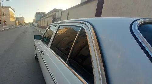 Mercedes Classe E 1982 Classe E