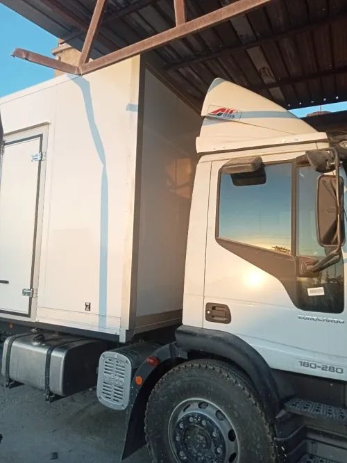 Fabrication de conteneur pour camion تصنيع حاويات الشاحنات