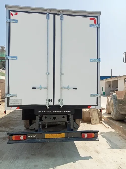 Fabrication de conteneur pour camion تصنيع حاويات الشاحنات