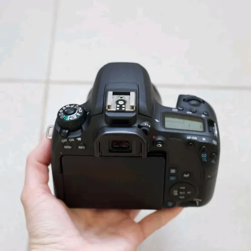 Canon 77d 2.5k click