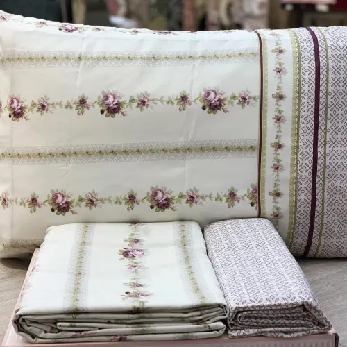 Lot de 60 pieces comprenant des couvres lit, draps , couette , couverture ect..