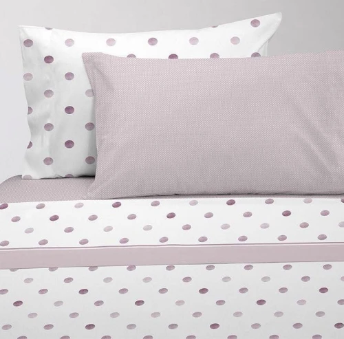 Lot de 60 pieces comprenant des couvre lit , draps , couette , couverture ect..