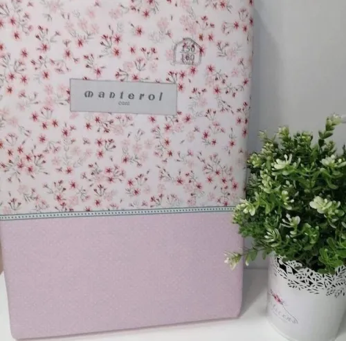 Lot de 60 pieces comprenant des couvres lit, draps , couette , couverture ect..