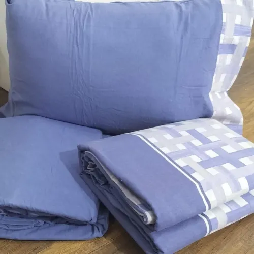 Lot de 60 pieces comprenant des couvres lit, draps , couette , couverture ect..