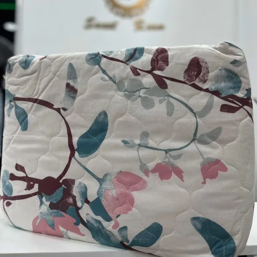 Lot de 60 pieces comprenant des couvres lit, draps , couette , couverture ect..
