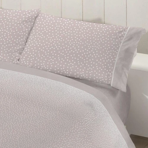 Lot de 60 pieces comprenant des couvre lit , draps , couette , couverture ect..