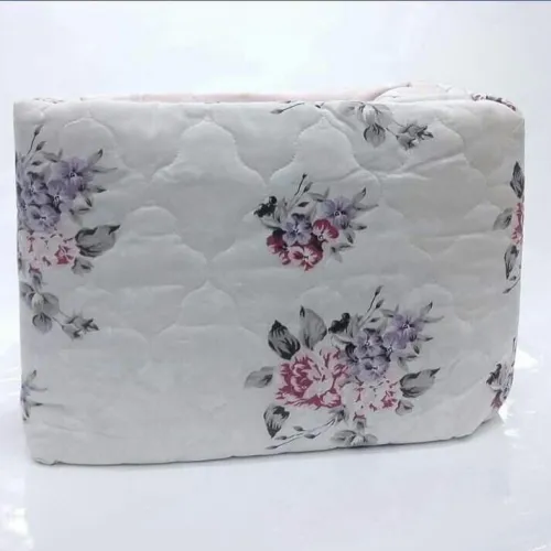 Lot de 60 pieces comprenant des couvres lit, draps , couette , couverture ect..