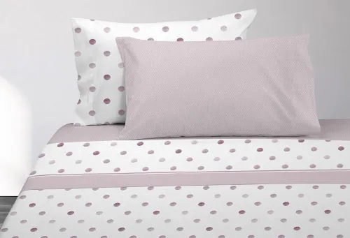 Lot de 60 pieces comprenant des couvre lit , draps , couette , couverture ect..