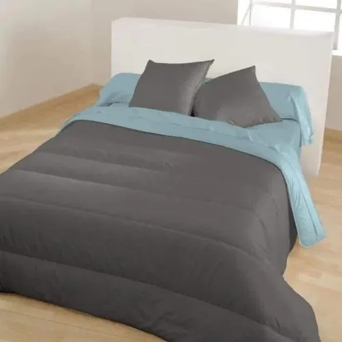 Lot de 60 pieces comprenant des couvres lit, draps , couette , couverture ect..