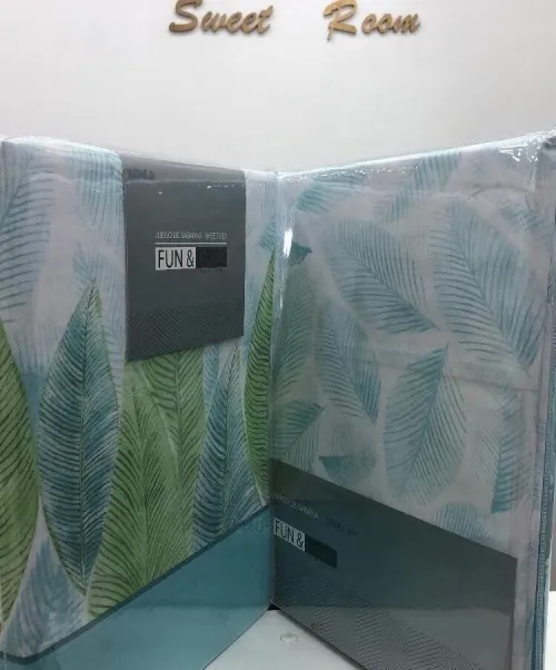 Lot de 60 pieces comprenant des couvre lit , draps , couette , couverture ect..