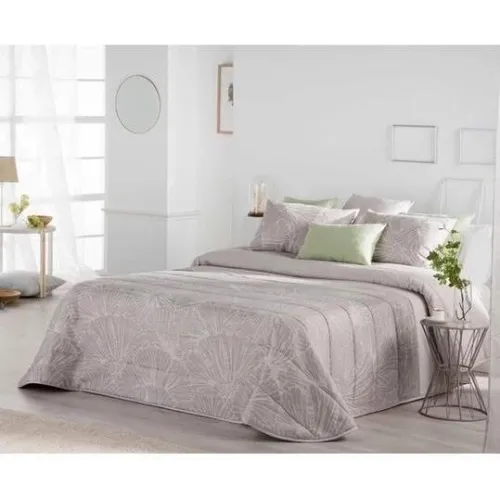 Lot de 60 pieces comprenant des couvre lit , draps , couette , couverture ect..