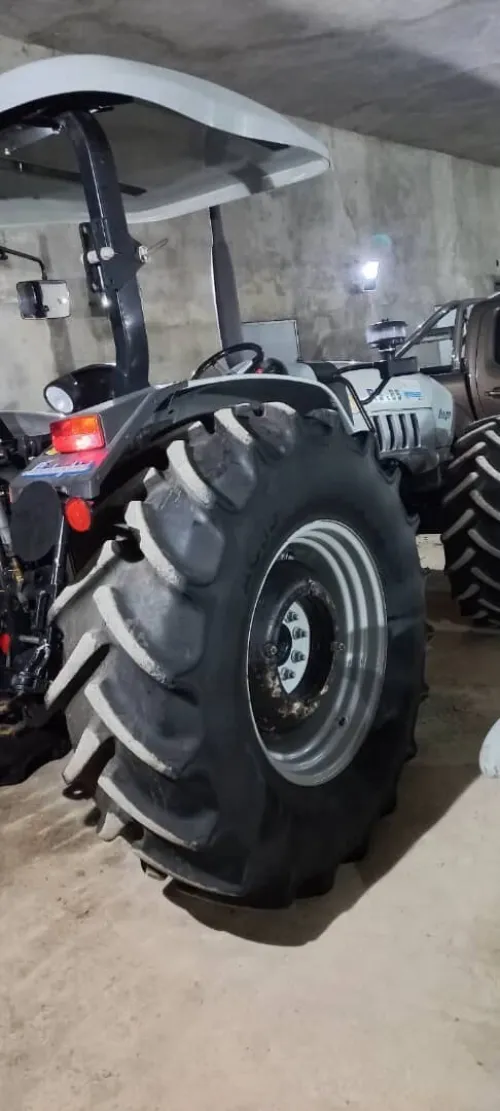 Tracteur lomborghini 85ch ,année 2016, prix 670 millions