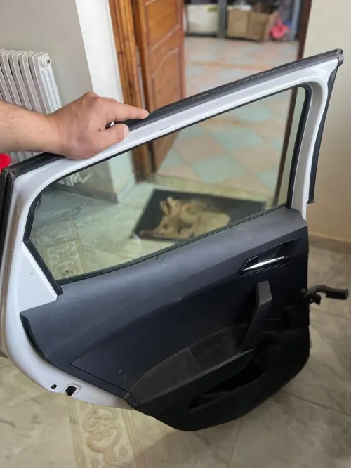 Porte Ibiza 2018 - 2024. Blanc d'origine avec tout les accessoires 