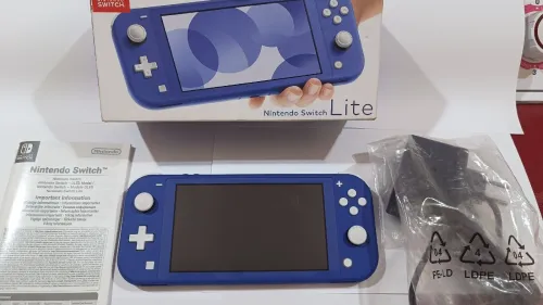 Nintendo switch lite flashé jamais utilisé 