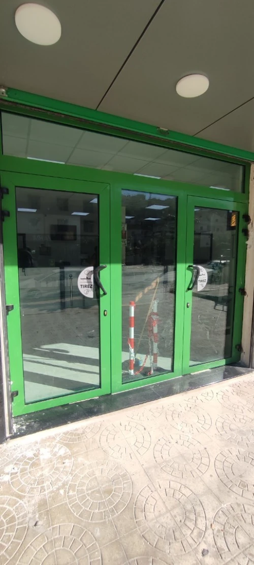Porte blinde aluminium Série 75000 avec lecteur cib 