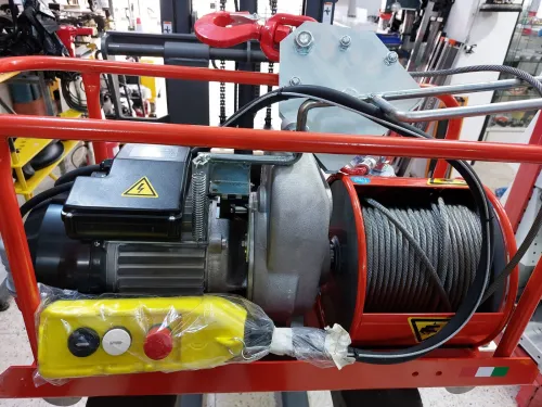 MONTE CHARGE / TREUIL 1800kg 380v 50m