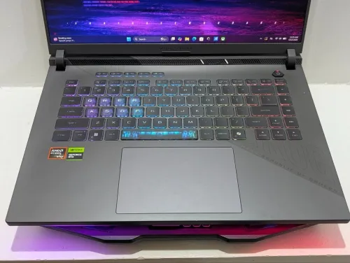 ASUS ROG STRIX G16 / Ryzen 9 8940HX / RTX 5070 8GB / 16GB / 1TB SSD 240Hz