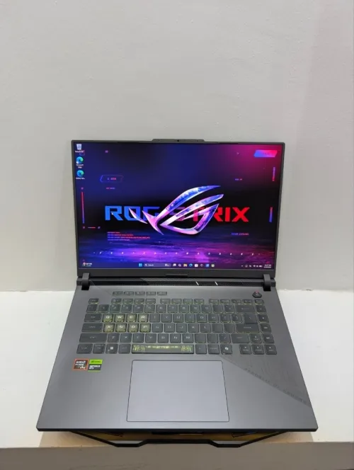 ASUS ROG STRIX G16 / Ryzen 9 8940HX / RTX 5070 8GB / 16GB / 1TB SSD 240Hz
