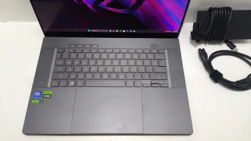 ASUS ROG Zephyrus G16| Core Ultra 9 185H | RTX 4070 | OLED 240Hz | État 10/10