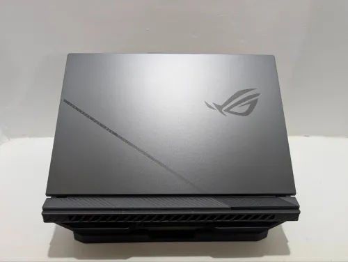 ASUS ROG STRIX G16 / Ryzen 9 8940HX / RTX 5070 8GB / 16GB / 1TB SSD 240Hz