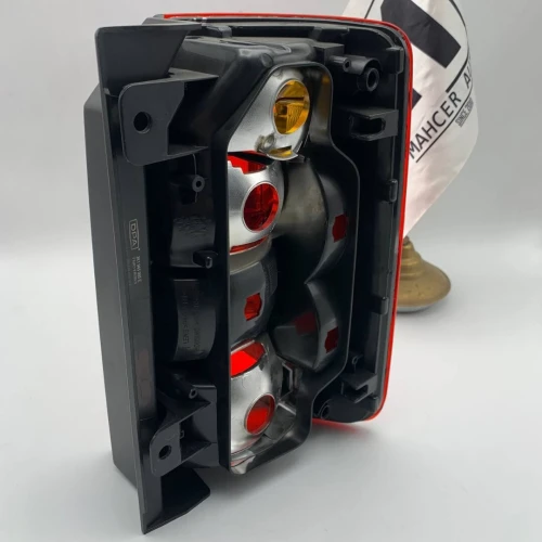 FEU ARRIERE CADDY 2016+ ROUGE CD/CG (VW/SEAT/SKODA/AUDI)