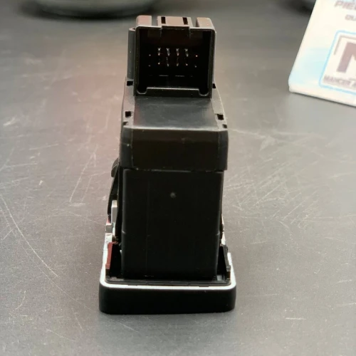 BOUTON FREIN A MAIN GOLF 7 ( VW/SEAT/SKODA/AUDI )