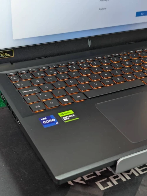 Acer nitro v15 i9 13900H RAM 16GB 512SSD RTX 5060 8GB écran15. 165ghz jamais utilisé sous emballage