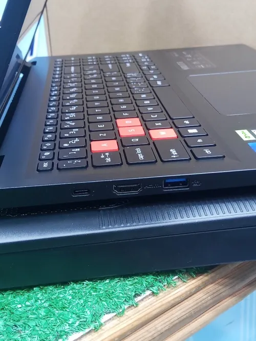 Acer Nitro 16 core i7 13620H 16GO 512SSD RTX 4050 6GO 16POUCE 165HZ