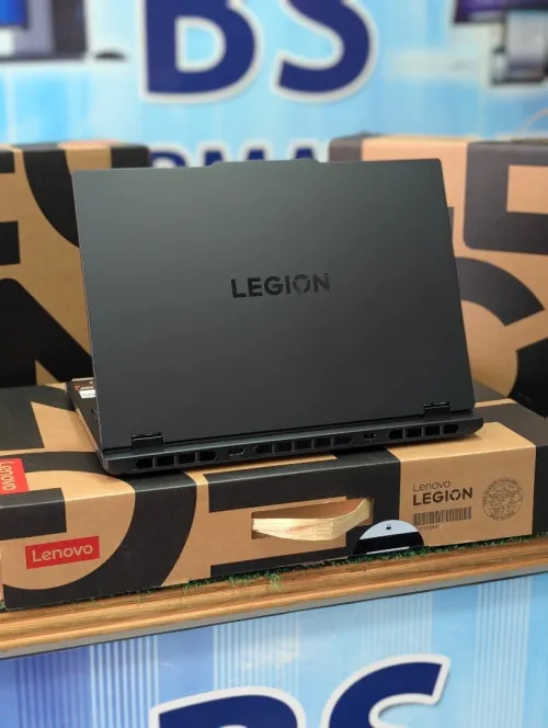 Lenovo légion 5 AMD Ryzen 7 260 W RAM 16GB 512SSD  RTX 5060  8GB écran 15.3 165HZ jamais utilisé SOUS emballage