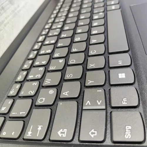 Lenovo V15 G3 IAP I5 1235U 08Go Ram 512Go SSD 15.6"FHD Iris XE Graphics Neuf Jamais Utulise