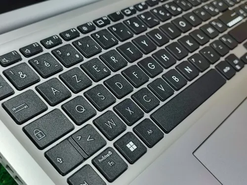 Asus Vivobook 15 M1502Q AMD Ryzen 7 5800H 16GO 1TO SSD 15.6 FHD JAMAIS UTILISÉ SOUS EMBALLAGE 