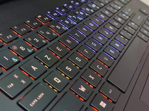 HP OMEN 16 i7 13620H 16Go DDR5 1To SSD 16"FHD 165Hz RTX 4060 08 GO JAMAIS UTILISÉ SOUS EMBALLAGE 