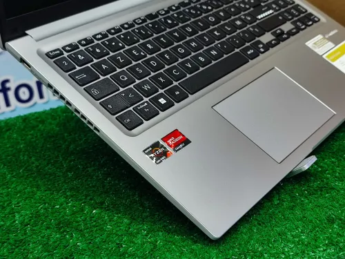 Asus Vivobook 15 M1502Q AMD Ryzen 7 5800H 16GO 1TO SSD 15.6 FHD JAMAIS UTILISÉ SOUS EMBALLAGE 