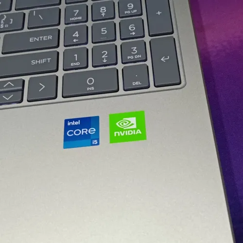   Hp15 i5 1334U RAM 8GB 512SSD écran 15.6. FUL HD NVIDIA GeForce MX 750 2GB  jamais utilisé  