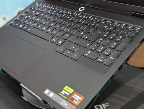 Lenovo Legion Pro 5 16 Ryzen 9 8940HX 32Go DDR5 1To SSD RTX 5070 8Go GDDR7 16" 240 Hz JAMAIS UTILISE