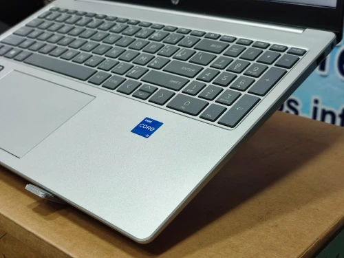 HP LAPTOP 15 I5 1235U 08GO RAM 512SSD 15.6 HD TACTILE JAMAIS UTILISÉ SOUS EMBALLAGE 